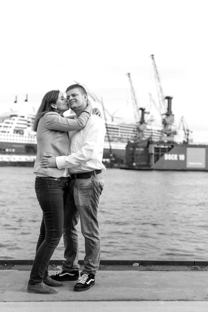 Lovestory Shooting im Beachclub, Herzblut und S-Bahnhof!